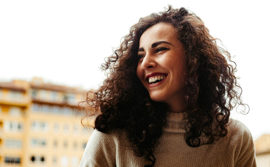 How to dye curly hair at home without damaging it?